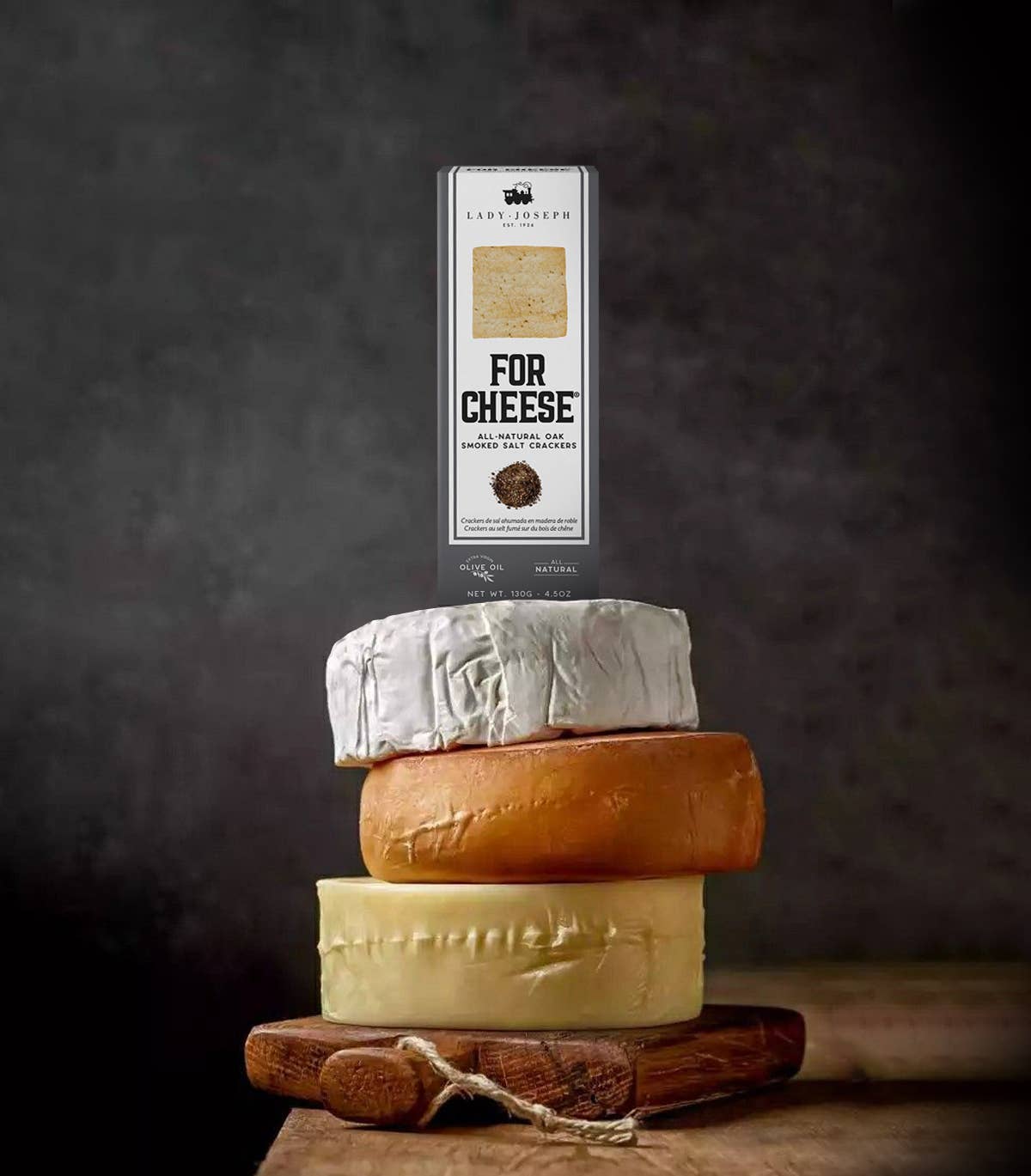 Crackers with smoked salt from oak wood