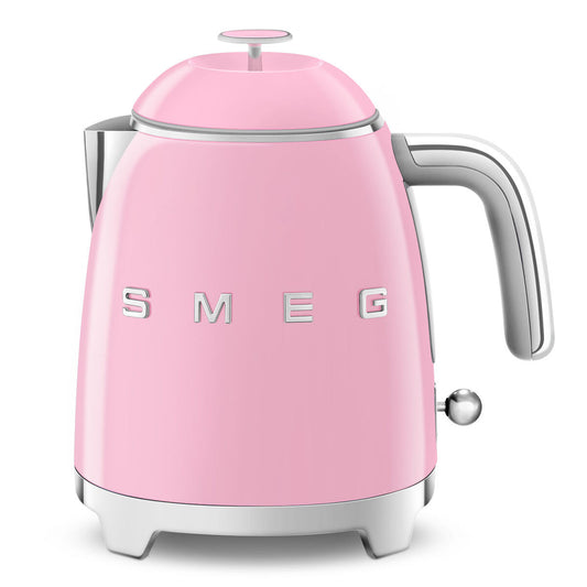 Pink kettle SMEG Maison Eli Gourmet